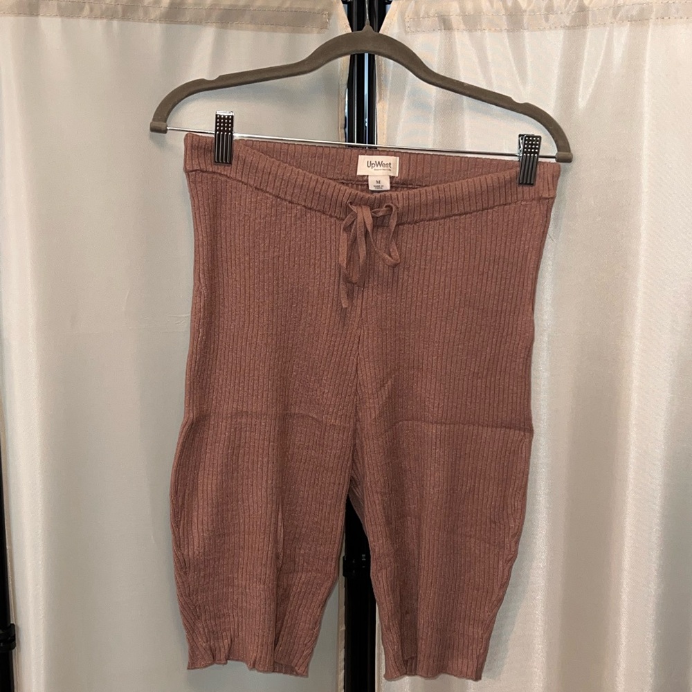 UpWest Dusty Pink Ribbed Knit Short Trousers